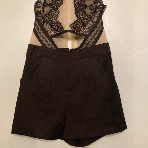San Joy Black and Tan lace sleeveless halter top short romper size small - Picture 2 of 10